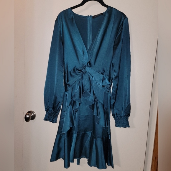 Simplee Long Sleeve Dress - Picture 9 of 11